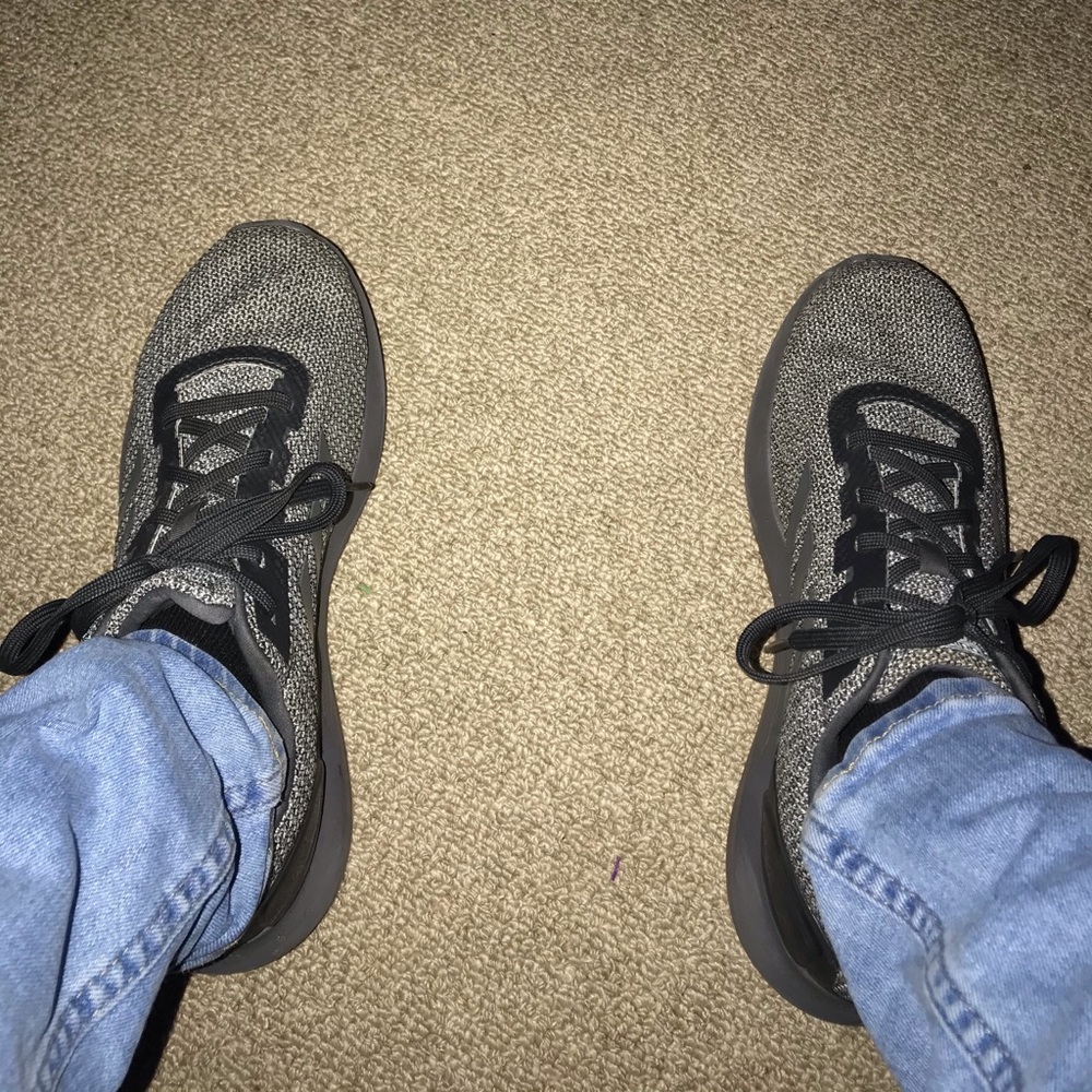 Adidas Cosmic 2 Grey (used)
Size: 9.5